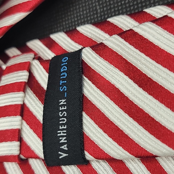 Van Heusen Red White Silver Diagonal Striped Polyester Mens Tie Neck Tie 60" - Picture 3 of 3